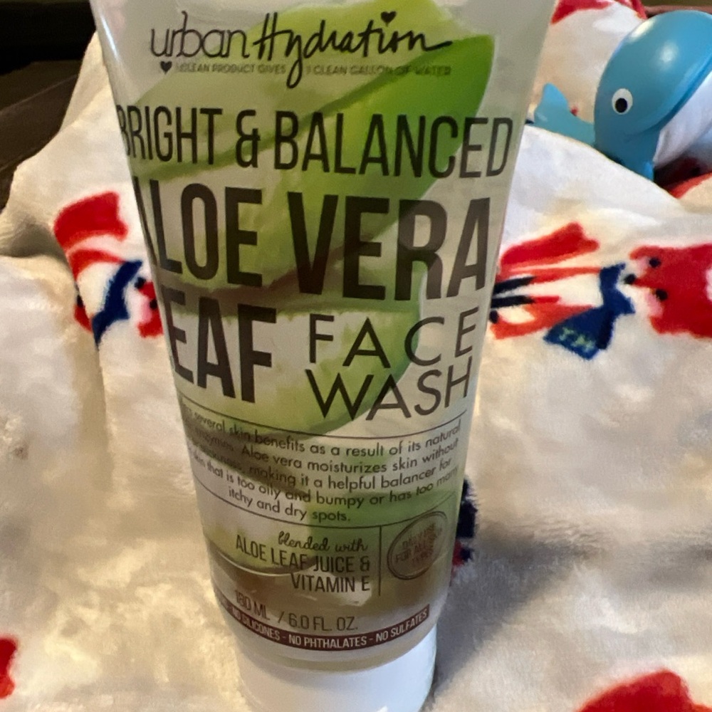 Urban Hydration Aloe Vera Leaf Face Wash